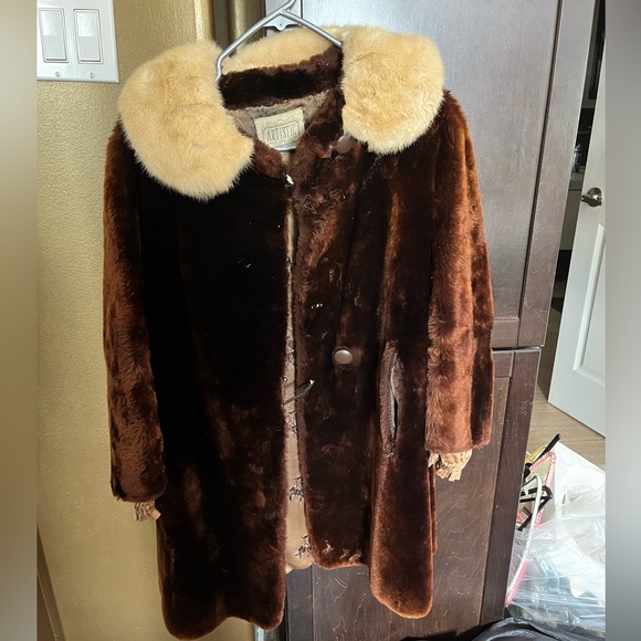Lamb fur coat - Picture 1 of 4